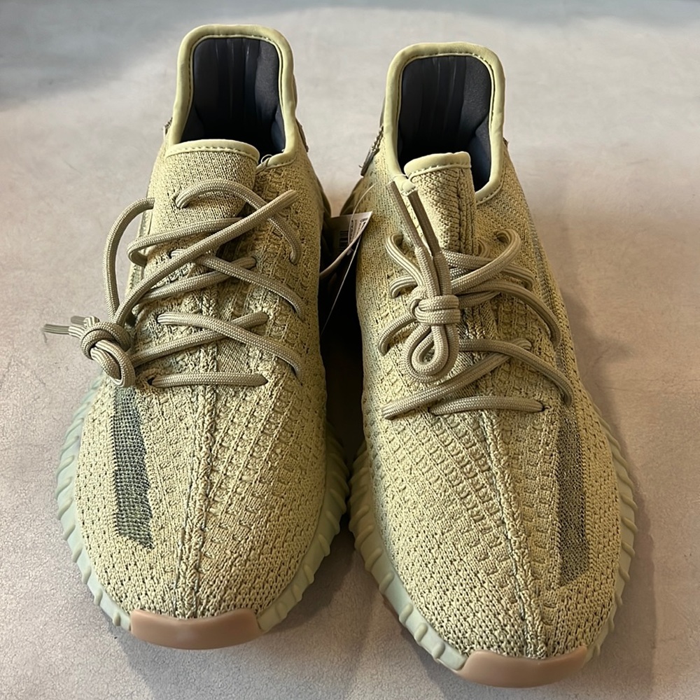 YEEZY 350 SULFUR SIZE 9